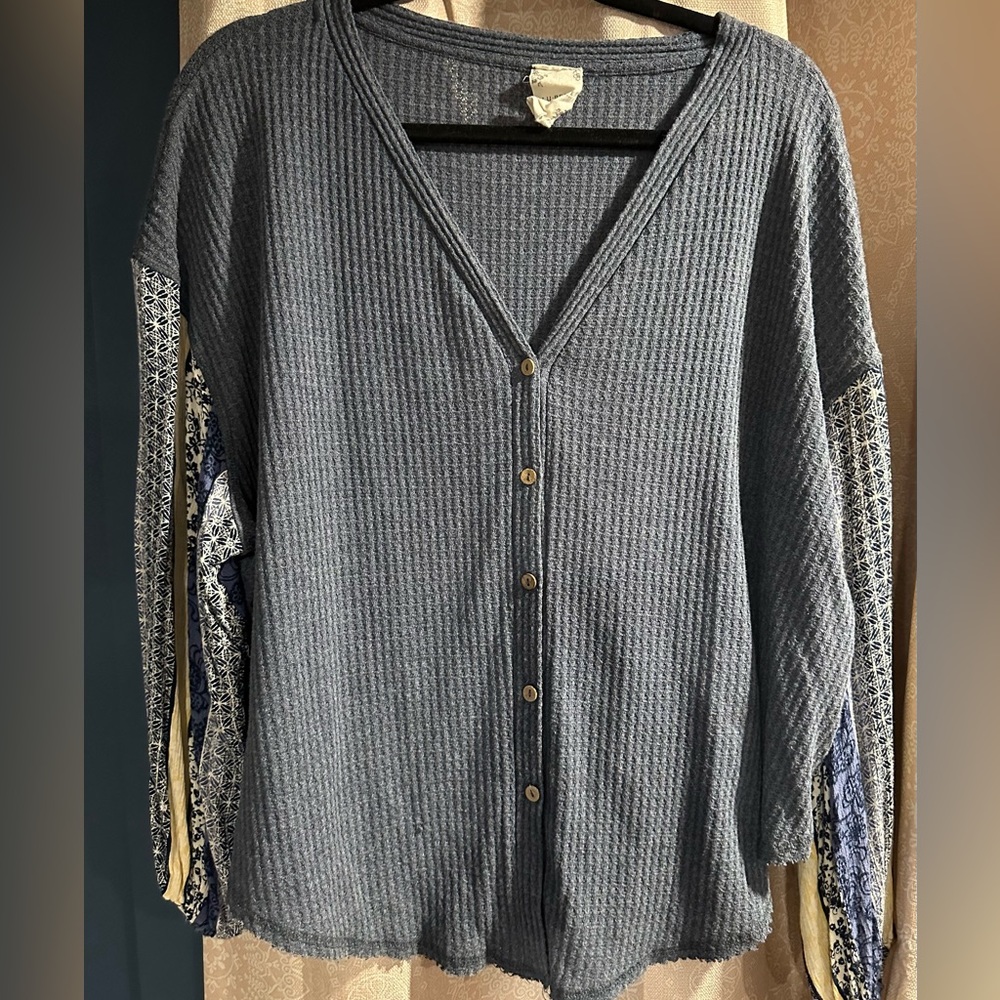 Blu-Pepper LG soft waffle top with pattern sleeves.